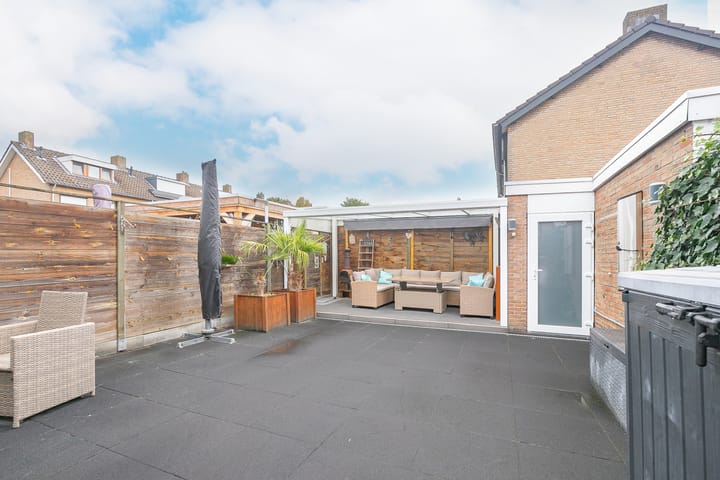 Foto 18 van Niels Bohrstraat 33