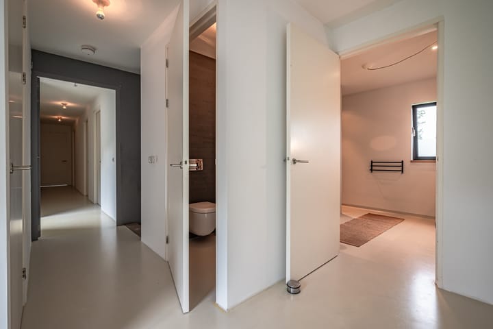 Photo 35 of Aletta Jacobshage 26