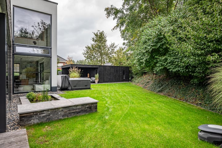 Photo 50 of Aletta Jacobshage 26