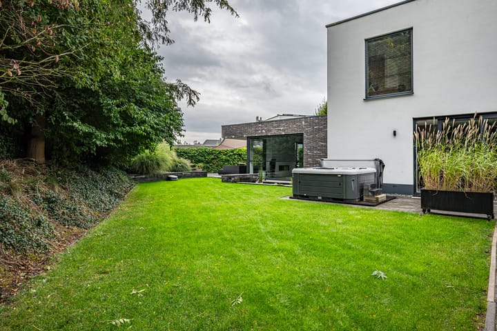 Photo 56 of Aletta Jacobshage 26