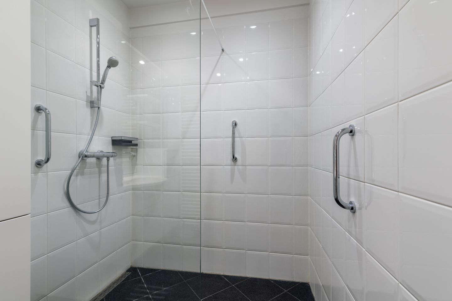 Foto 10 van Leidsestraatweg 15-221