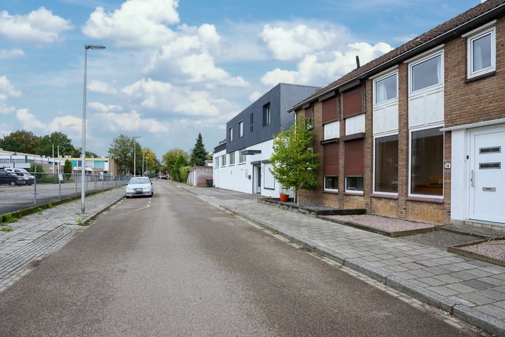 View photo 23 of Diepenbrockstraat 14