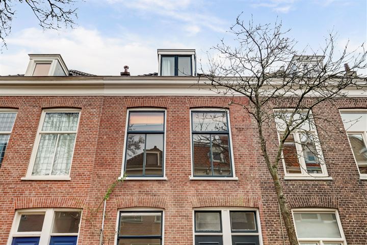 Bekijk foto 3 van Warmoezierstraat 38