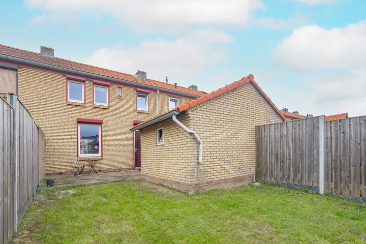 Foto 11 van Aalmoezenier Roumenstraat 17