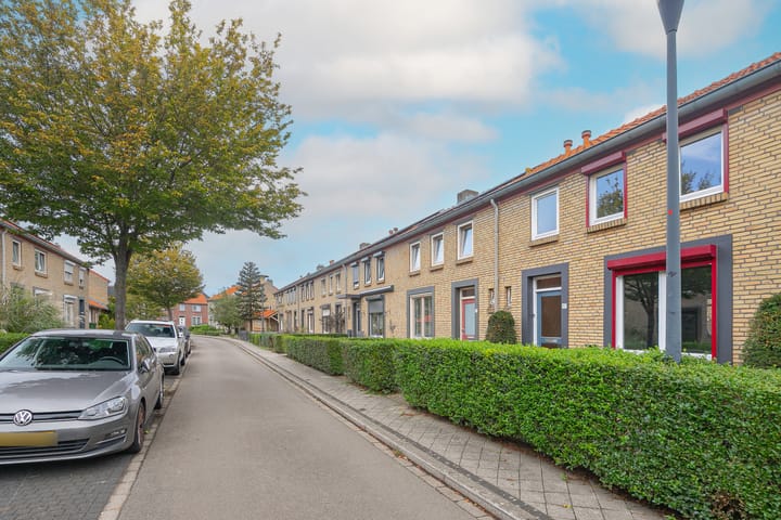 Foto 15 van Aalmoezenier Roumenstraat 17