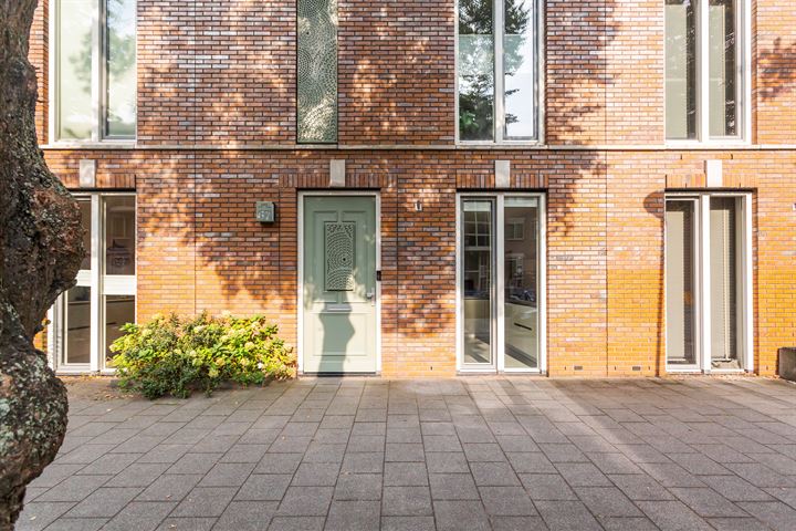 Bekijk foto 48 van Roentgenstraat 67