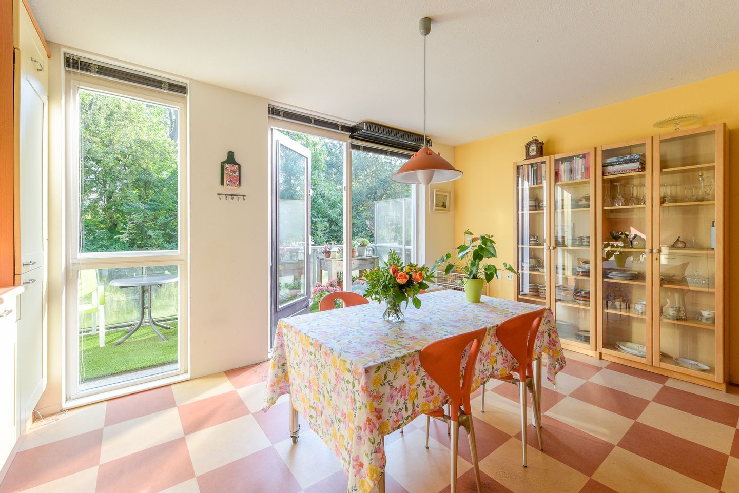 Photo 10 of Hooghalenstraat 16