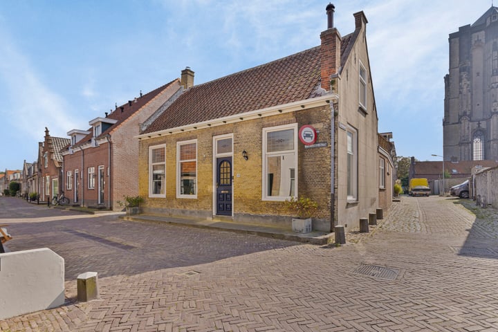 Bekijk foto 2 van Minderbroederstraat 49