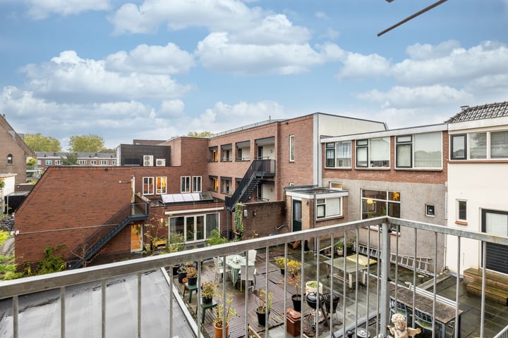 View photo 14 of Van Alphenstraat 50-1