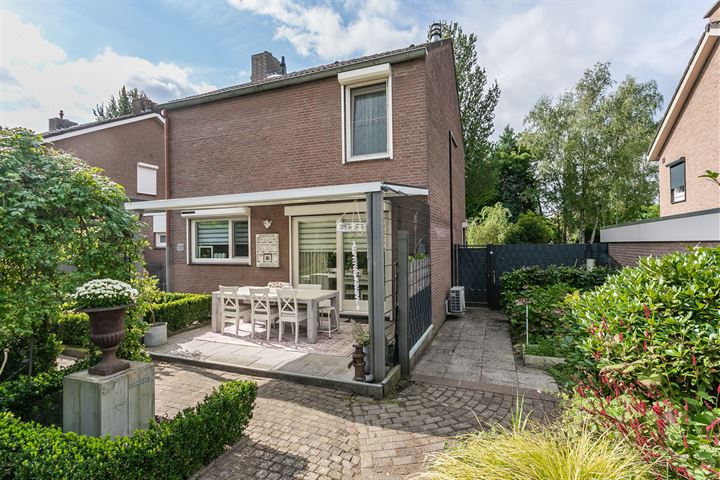 View photo 24 of Merkelbeekerstraat 74