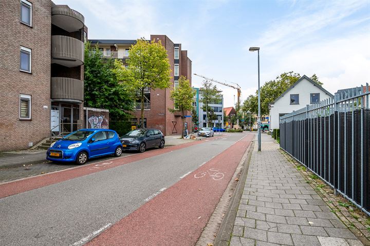 Bekijk foto 36 van Methusalemplein 18