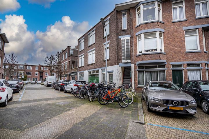 View photo 2 of van Wassenaerstraat 9