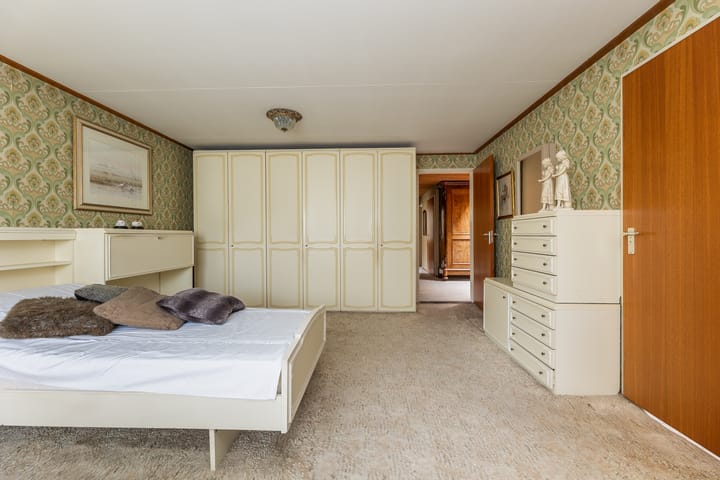 Photo 34 of Travertin 41