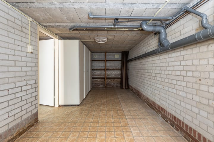 Photo 44 of Travertin 41