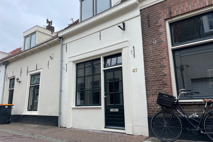 View photo 2 of Voorstraat 47