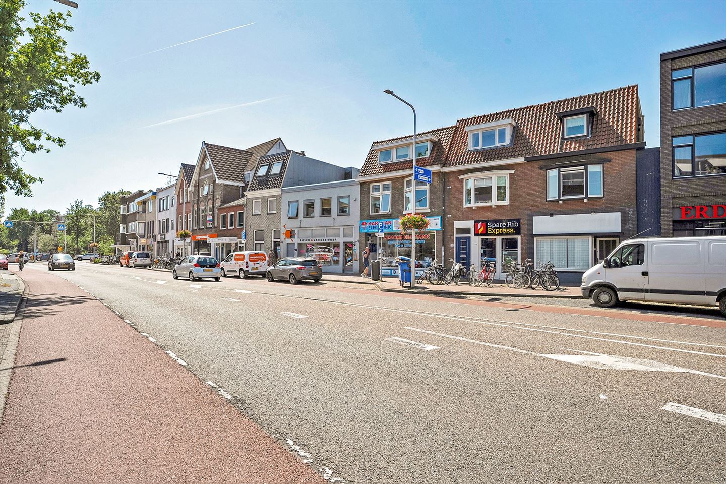 View photo 2 of Vechtstraat 82