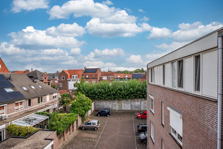 View photo 13 of Lohofstraat 10