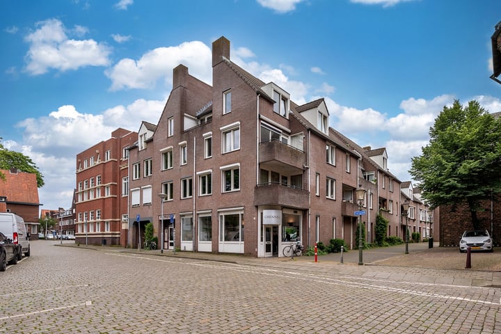 View photo 23 of Lohofstraat 10