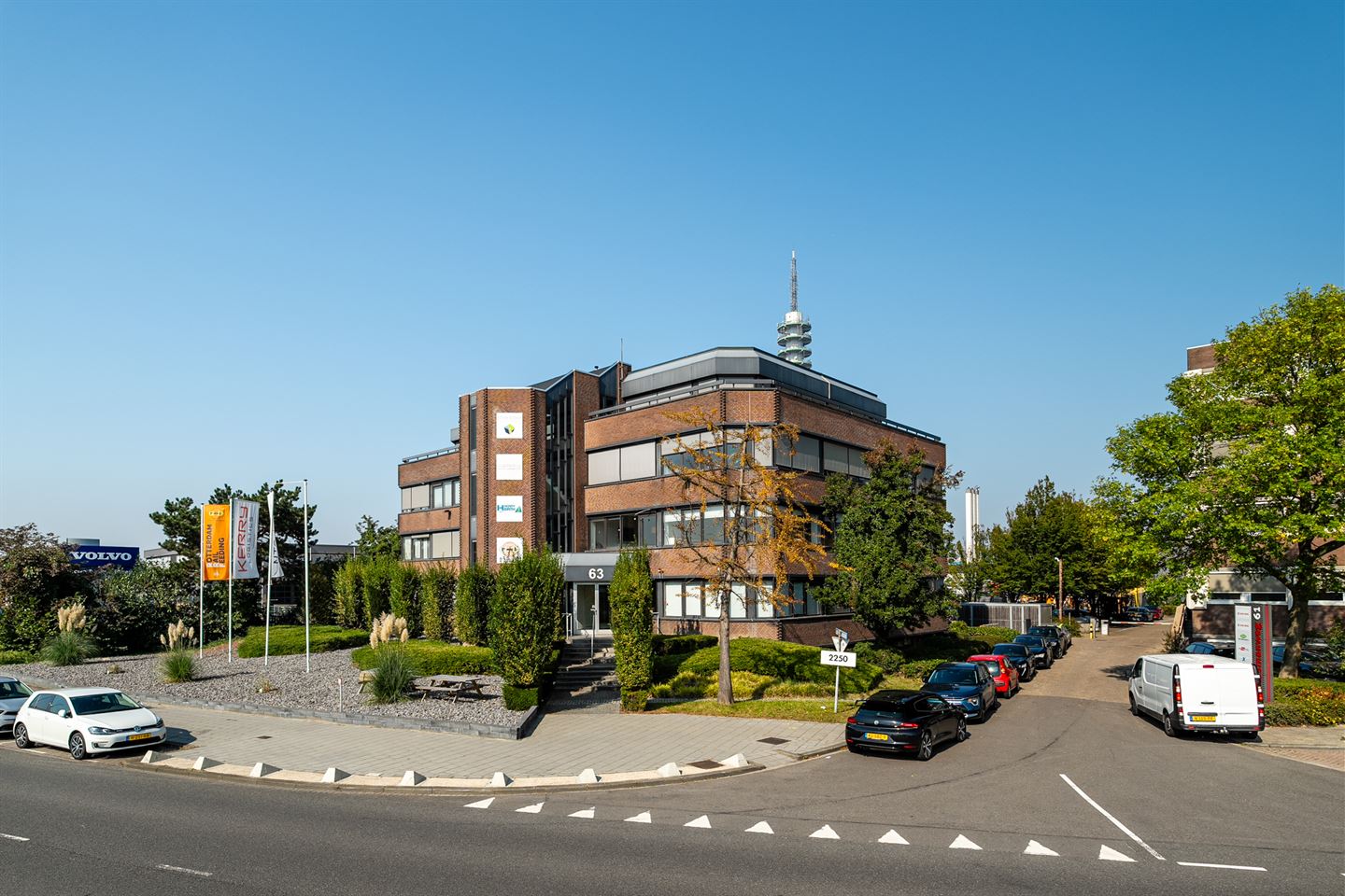 Bekijk foto 1 van Albert Plesmanweg 63