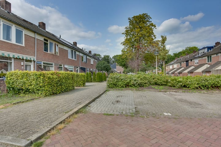 View photo 28 of Bizetstraat 16