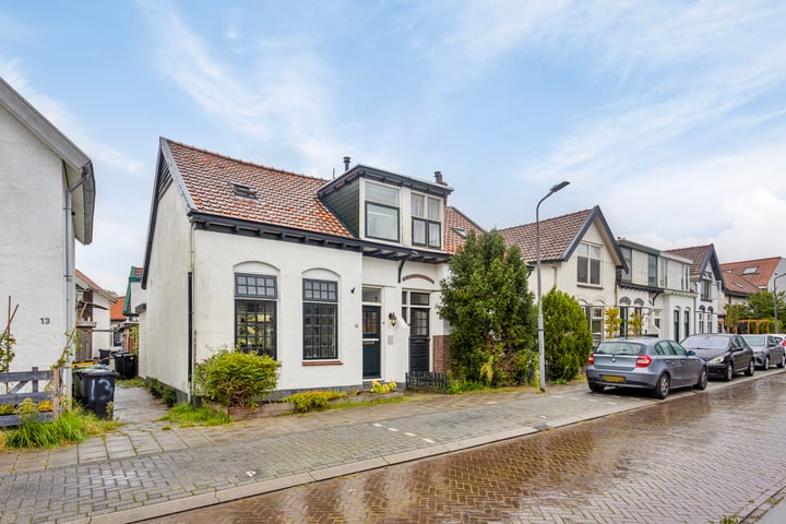 Bekijk foto 1 van Emmastraat 15