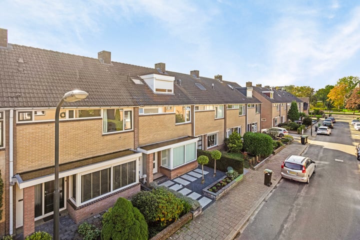 View photo 38 of Rousseaustraat 22