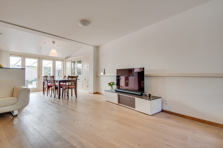 Foto 8 van Den-Uylborch 28