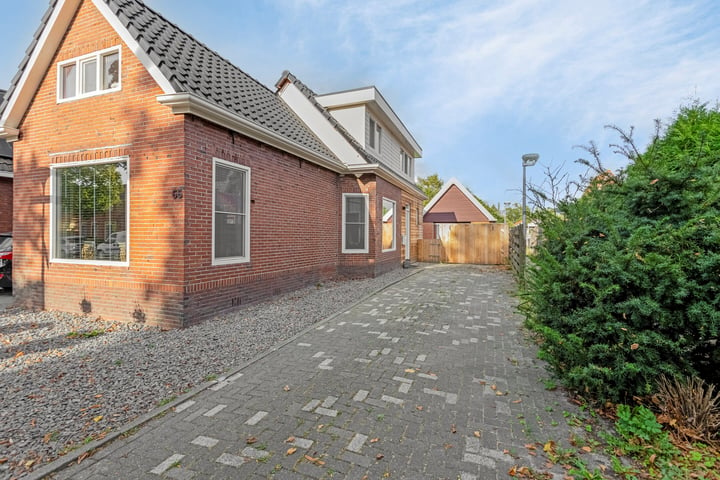 View photo 3 of Beatrixstraat 65