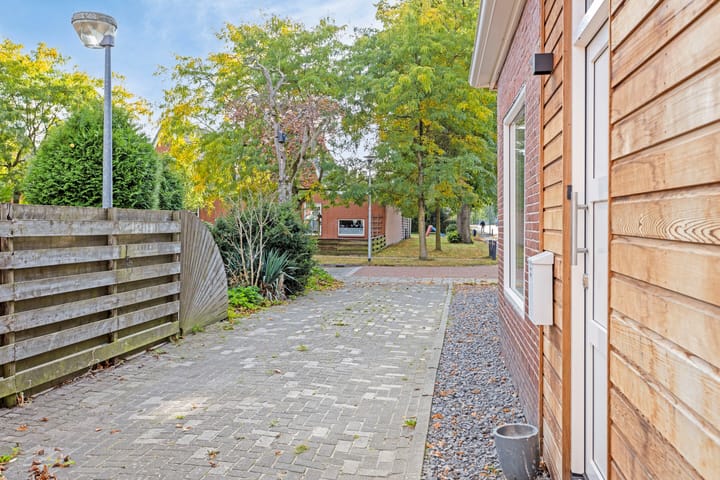 Photo 42 of Beatrixstraat 65