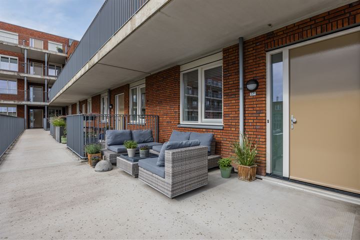 View photo 14 of Adamshofstraat 57-D