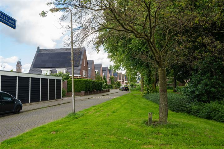 View photo 26 of Prins Bernhardstraat 27