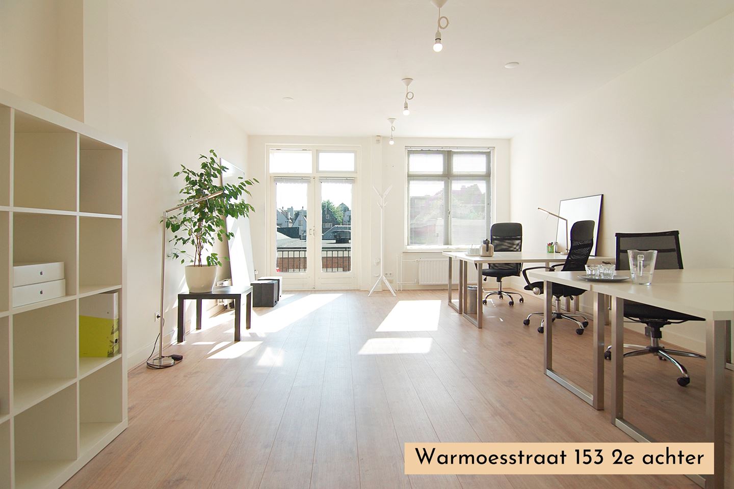 View photo 1 of Warmoesstraat 151