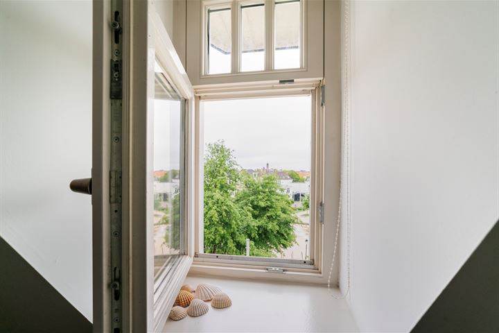 Bekijk foto 38 van Van Kinsbergenstraat 83-S