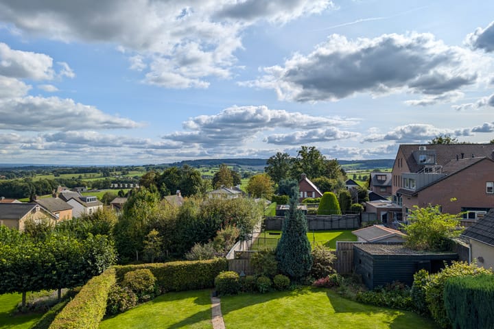 Photo 35 of Julianastraat 19-A