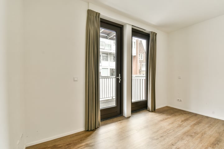 View photo 7 of Sint Nicolaasstraat 36-B