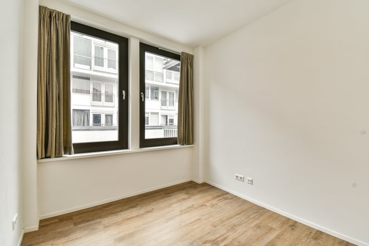 View photo 11 of Sint Nicolaasstraat 36-B