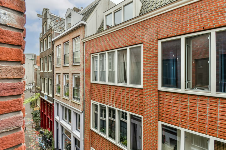 View photo 15 of Sint Nicolaasstraat 36-B