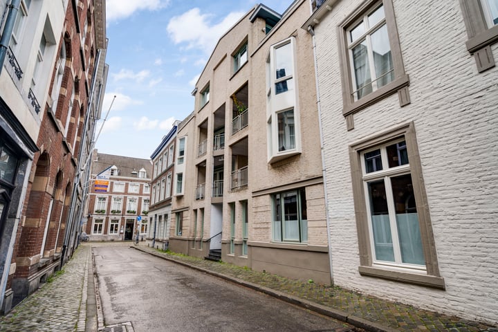 View photo 2 of Witmakersstraat 14-B