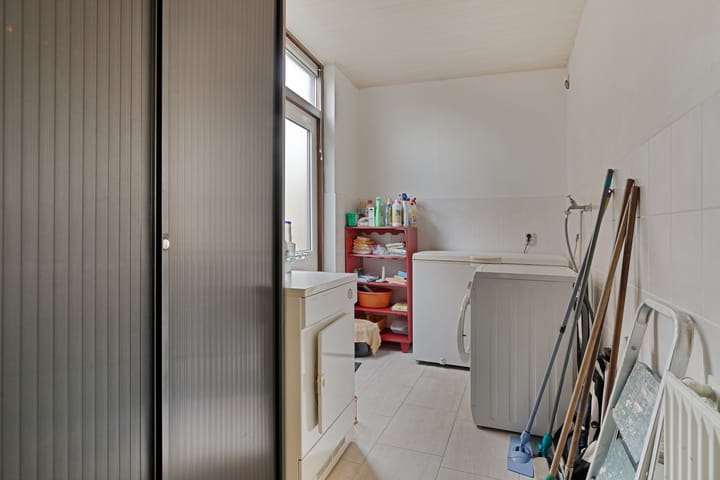 Photo 17 of Leeuwerikstraat 12