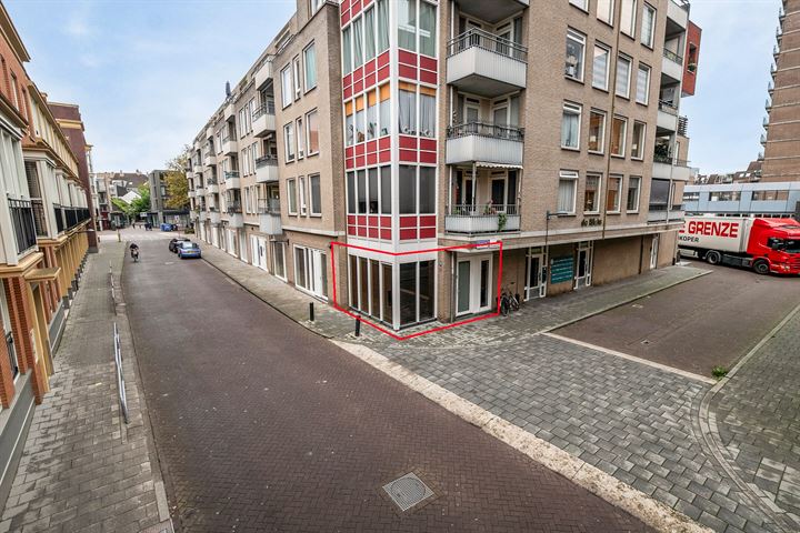 View photo 1 of Kluisstraat 5-A