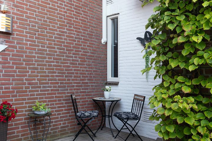 View photo 6 of Jan van Goyenstraat 22