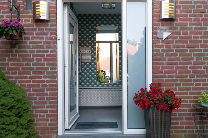 View photo 9 of Jan van Goyenstraat 22