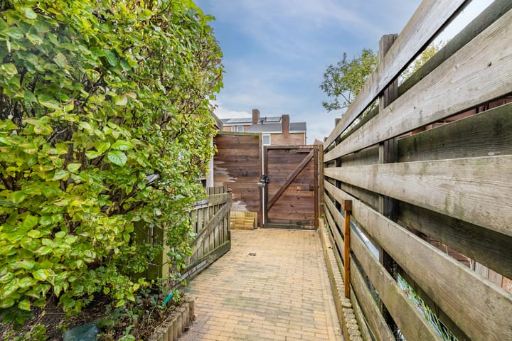 Foto 40 van van Leeuwenhoekstraat 3