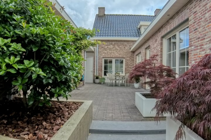 View photo 28 of Rucphensestraat 26