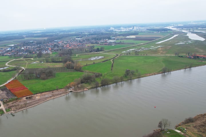 Bekijk foto 2 van Bouwkavel Veerweg 5A