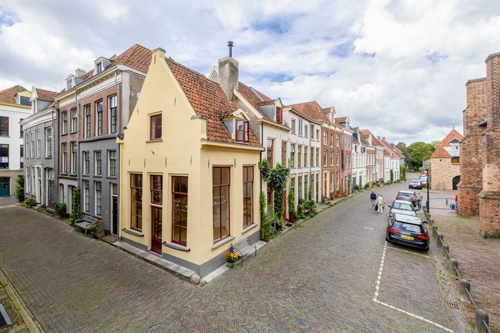 View photo 1 of Broederenkerkstraat 9