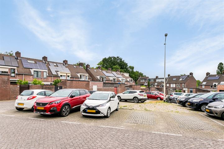 Bekijk foto 32 van Duitslandstraat 24