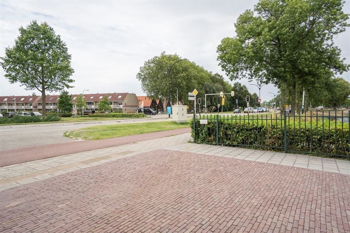 Bekijk foto 31 van Meentplein 8