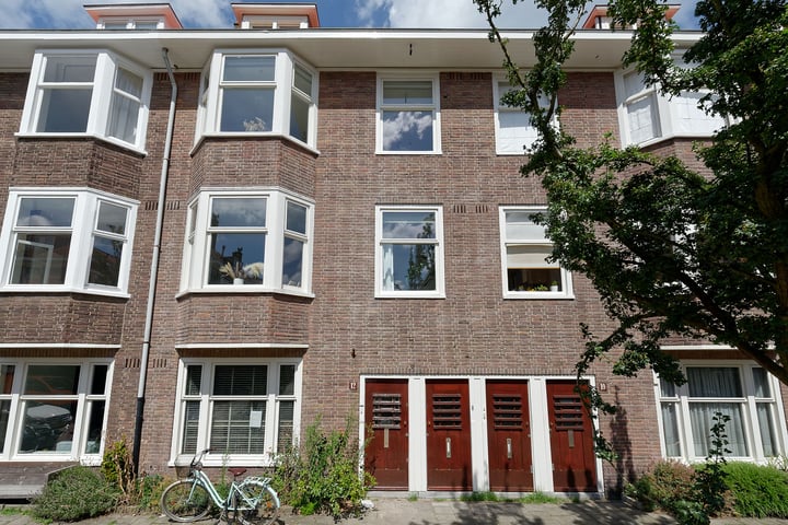 View photo 2 of Katwijkstraat 12-1