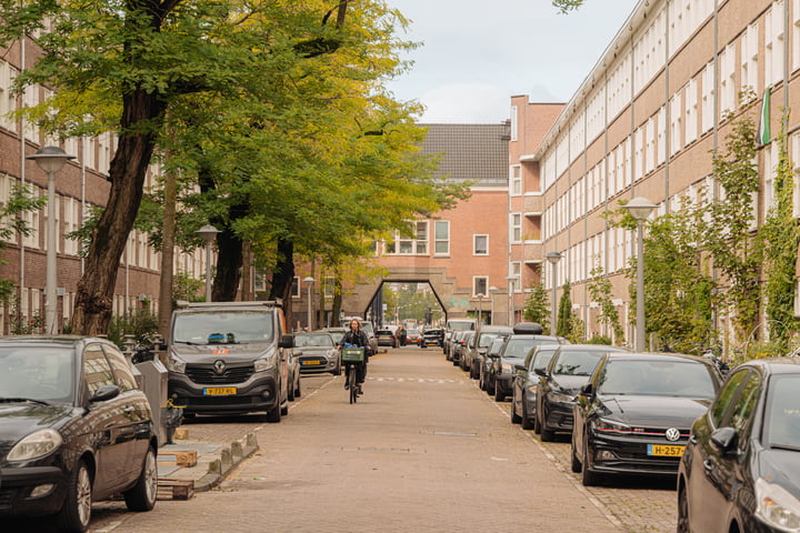 Bekijk foto 32 van Van Spilbergenstraat 93-A